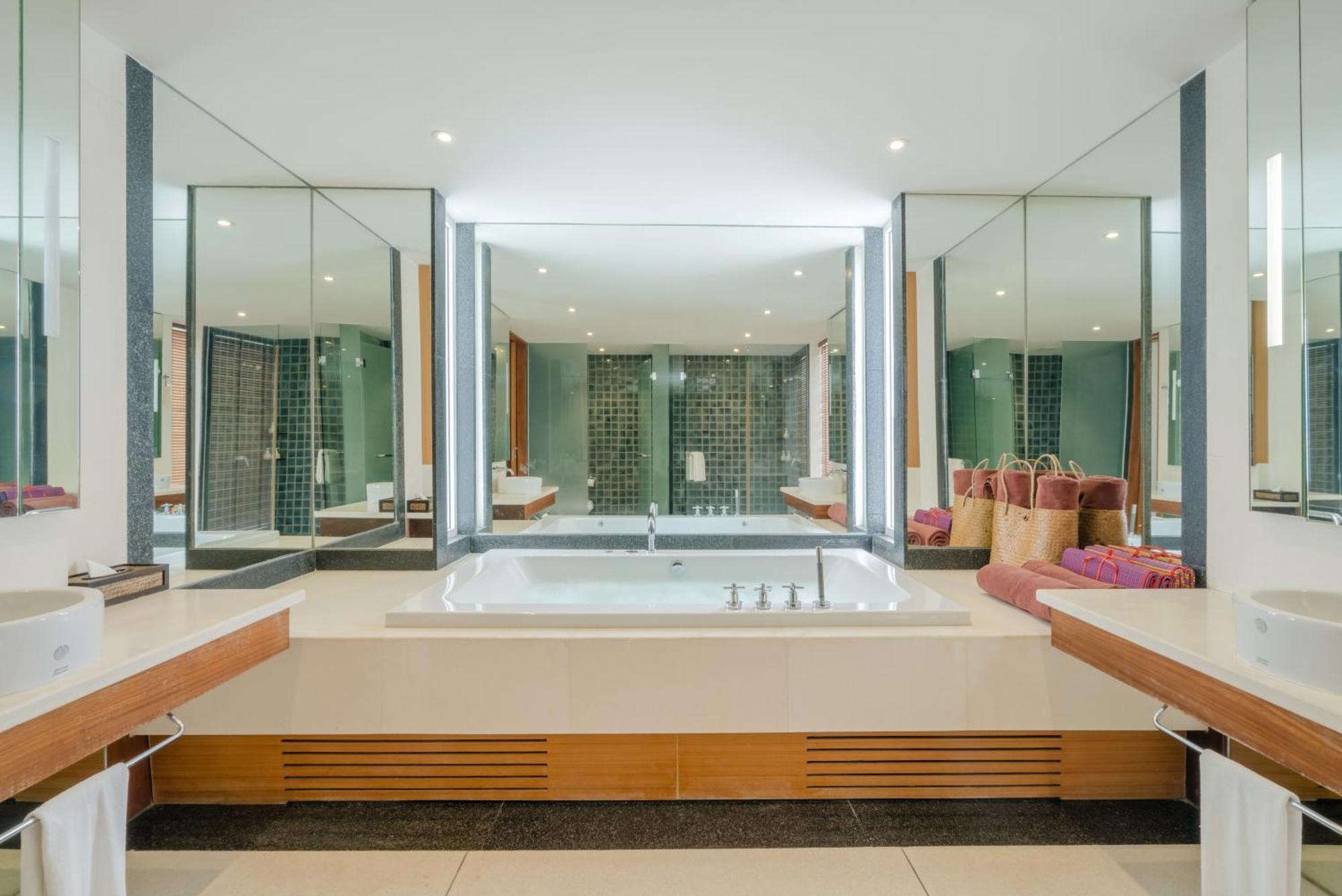 The Chava Resort Bãi biển Surin Ngoại thất bức ảnh